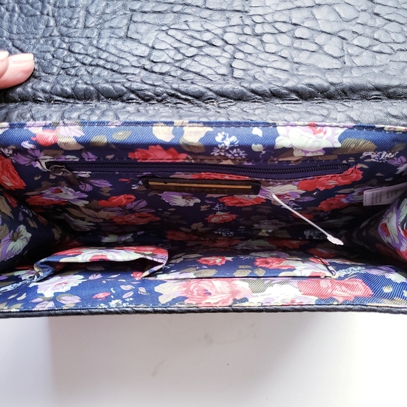 SALE Street Level Clutch Black - Picture 3 of 4